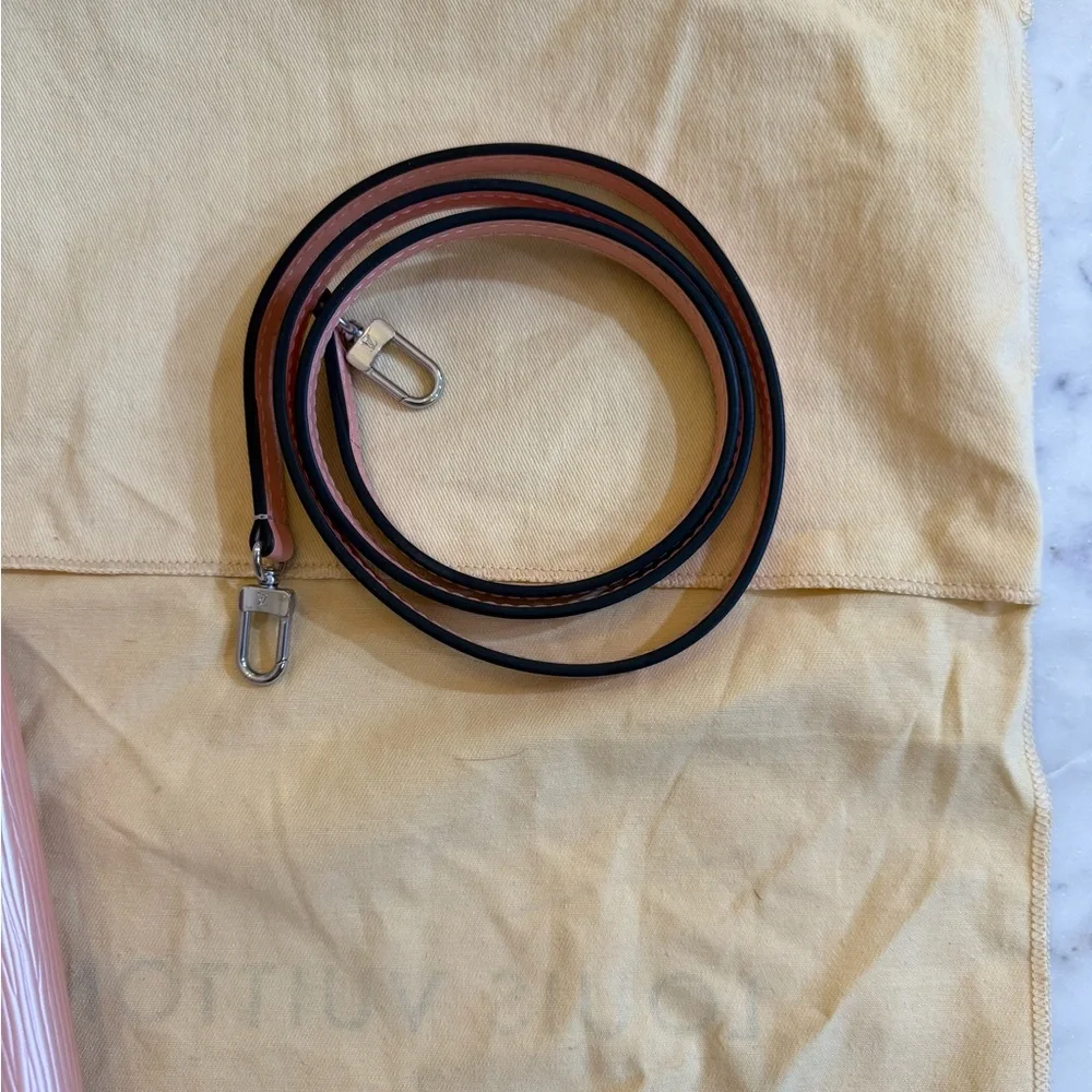 Louis Vuitton Louise Rose Pink Epi Leather Clutch with Chain - Picture 9 of 10